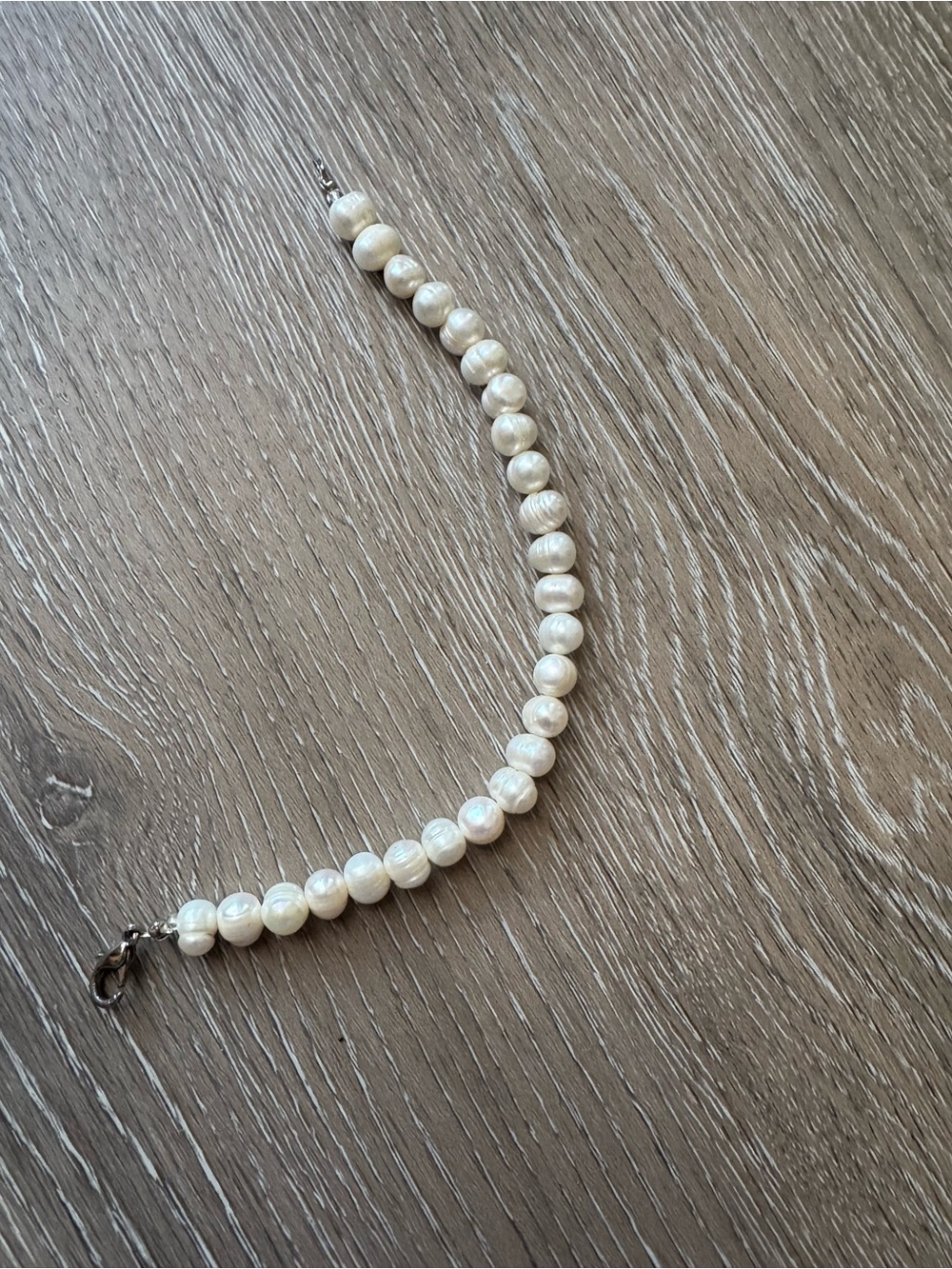 Freshwater pearl bracelet with broken clasp in need of repair